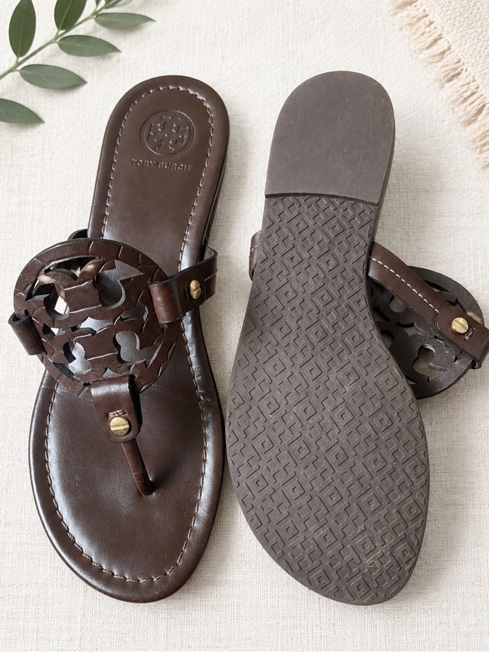 Tory Burch Miller Sandals Brown Leather Size 7.5M | Classic Logo Thong Sandals - Picture 3 of 5